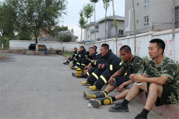强基础练体能 --阜康消防中队开展体能训练(组