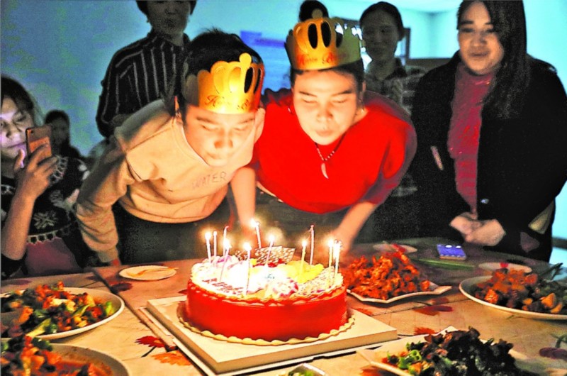 “这里就像幸福的家”--喀什和田地区城乡富余劳动力赴昌吉就业见闻(组图) - 木垒哈萨克自治县政府