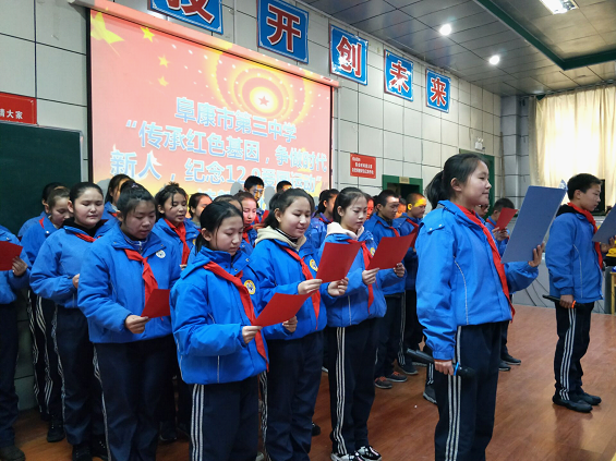 阜康市第三中学开展纪念129运动诗歌朗诵比赛活动 (组图)