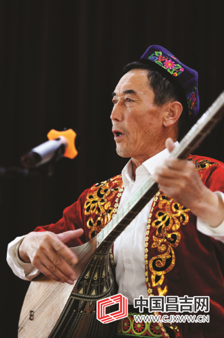 都塔尔弹唱《民族团结一家亲》